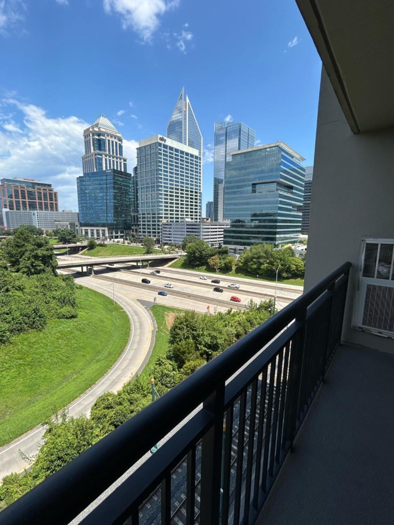 Spacious 2 Bedroom 2 Bathroom Apartment With Balcony In Uptown Charlotte! City Views & Free Parking! Eksteriør billede