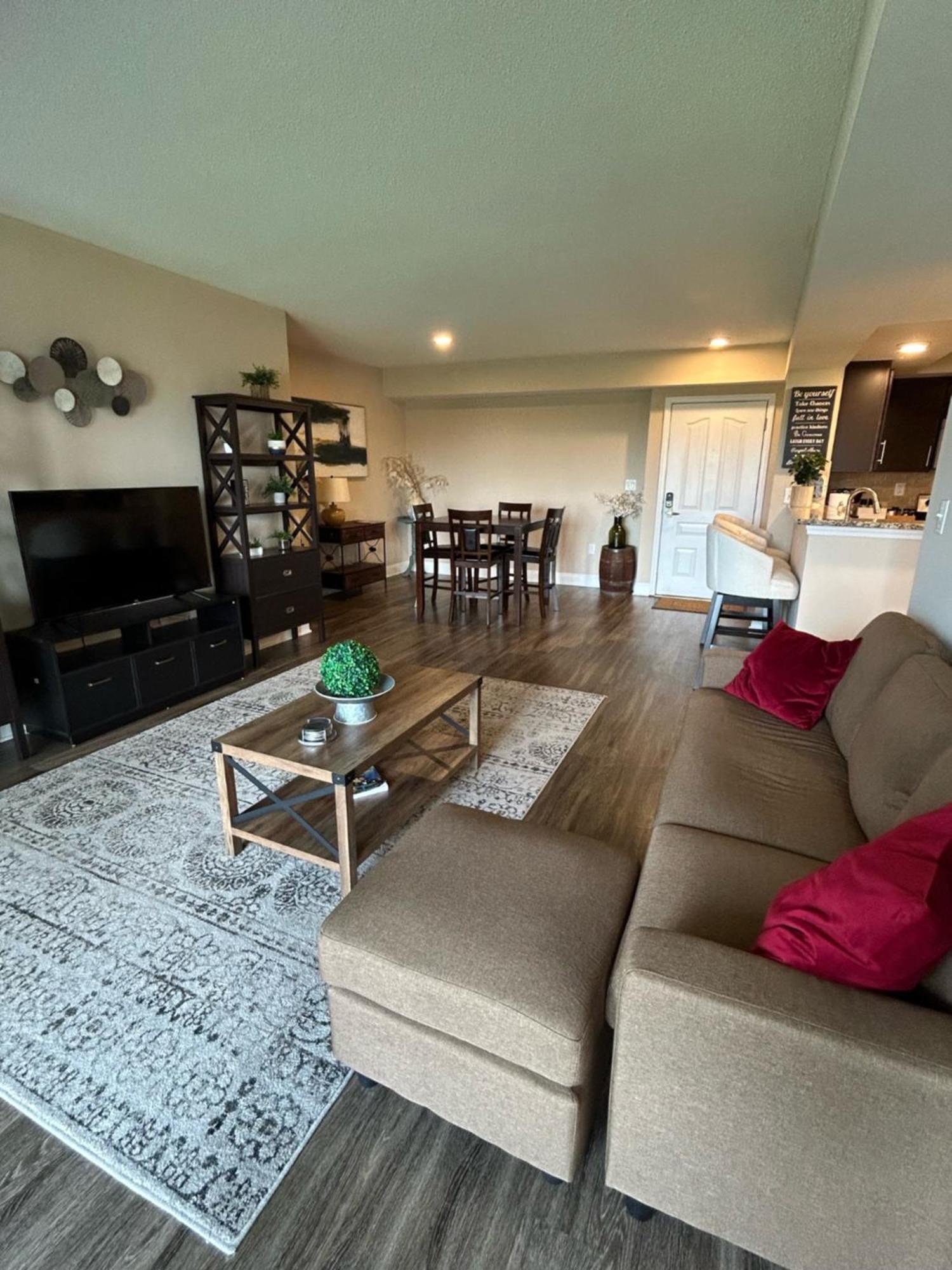 Spacious 2 Bedroom 2 Bathroom Apartment With Balcony In Uptown Charlotte! City Views & Free Parking! Eksteriør billede