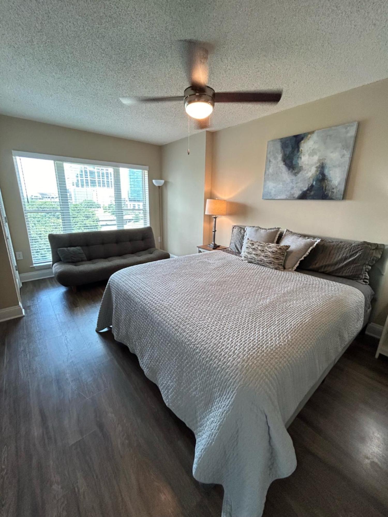 Spacious 2 Bedroom 2 Bathroom Apartment With Balcony In Uptown Charlotte! City Views & Free Parking! Eksteriør billede