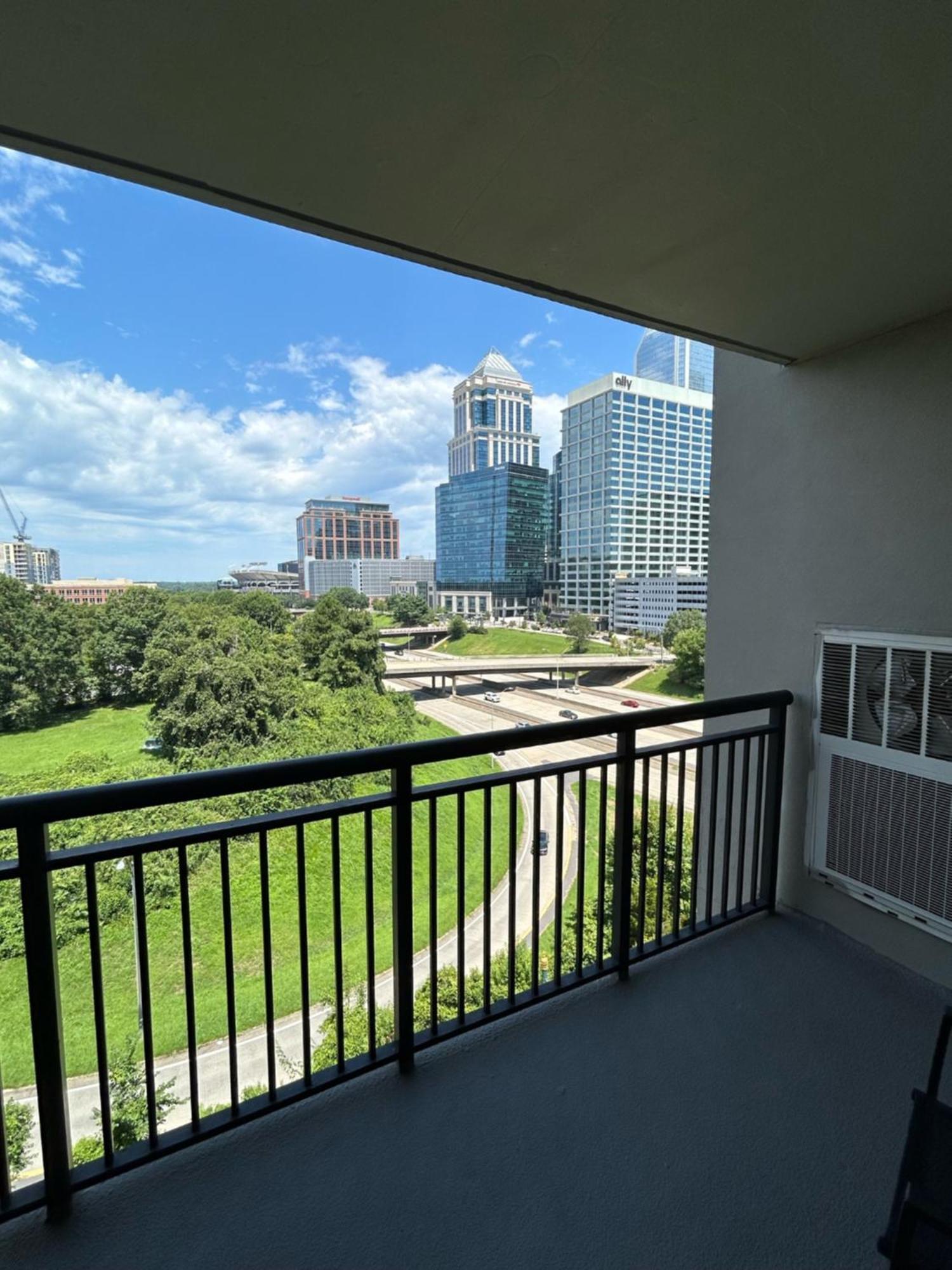 Spacious 2 Bedroom 2 Bathroom Apartment With Balcony In Uptown Charlotte! City Views & Free Parking! Eksteriør billede